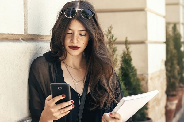 Quels types d'actualités peut-on trouver dans les magazines en ligne ?